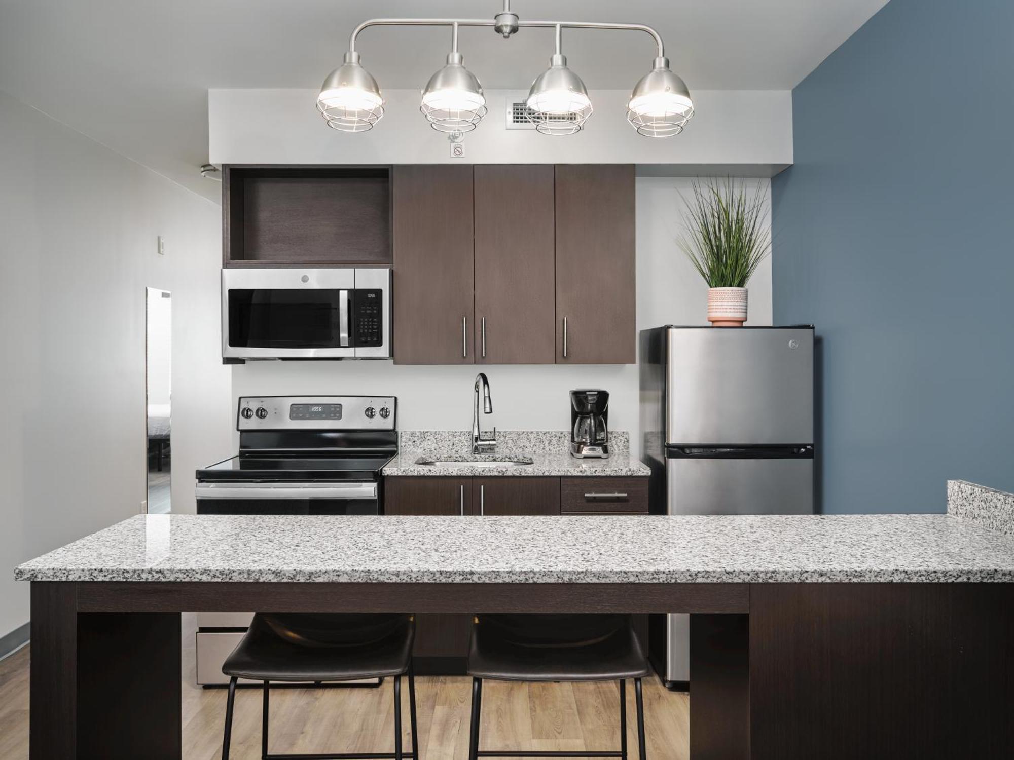 Stayapt Suites Atlanta-Newnan Bagian luar foto