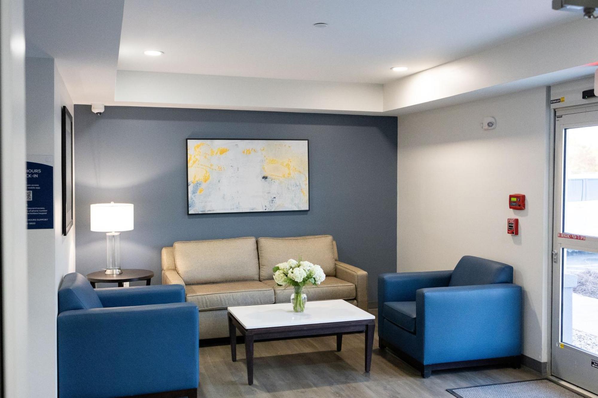Stayapt Suites Atlanta-Newnan Bagian luar foto