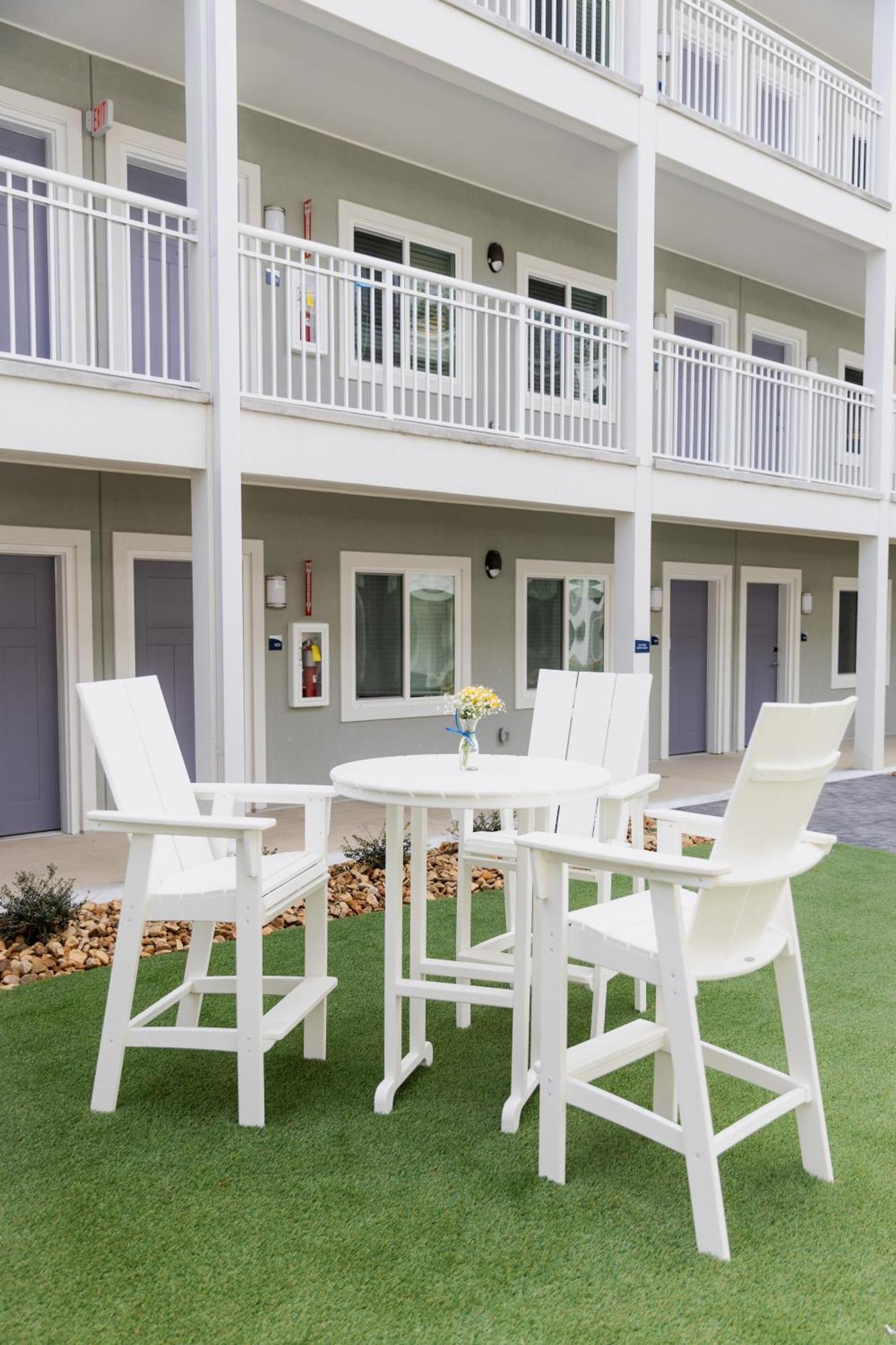 Stayapt Suites Atlanta-Newnan Bagian luar foto