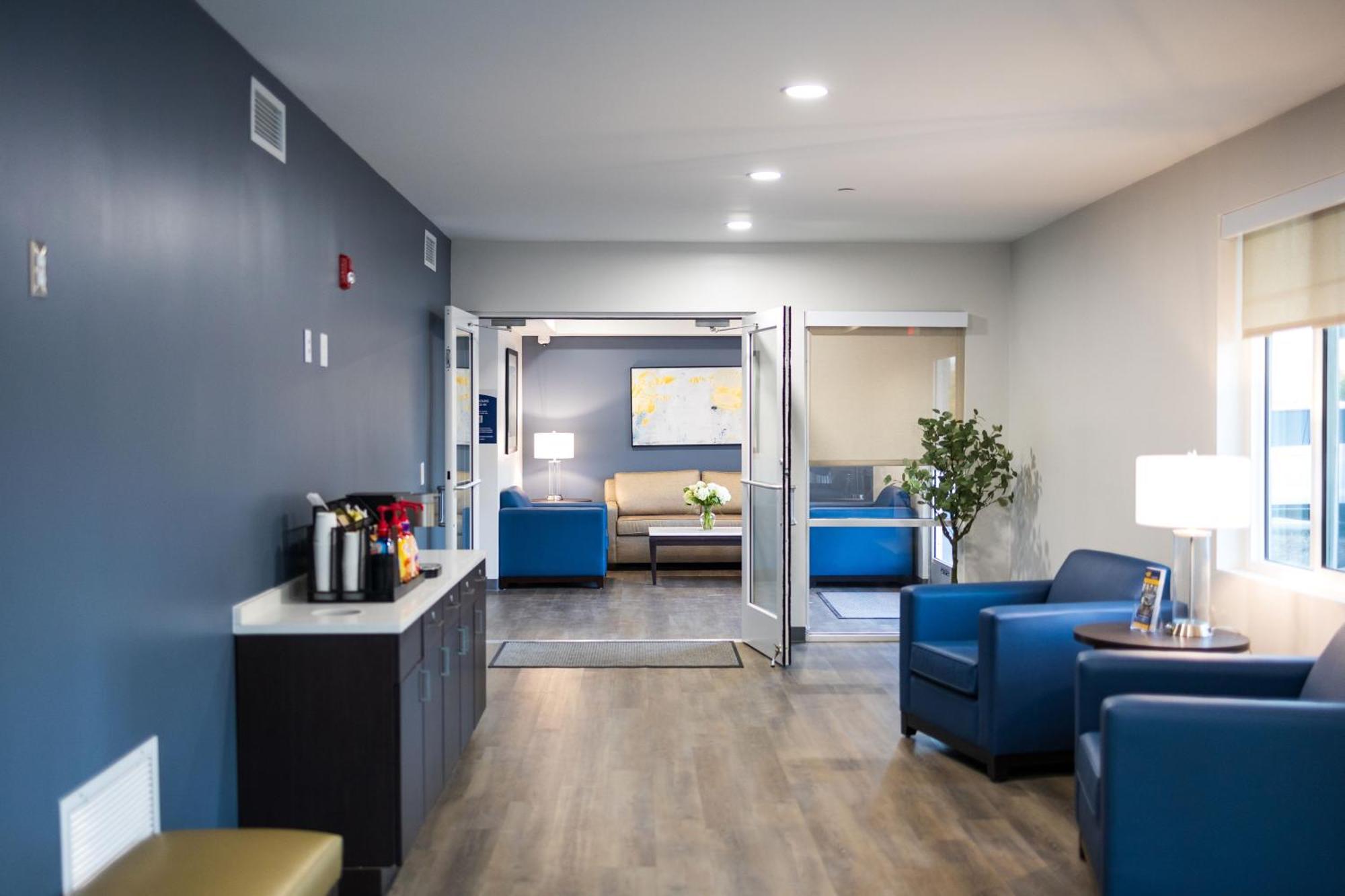 Stayapt Suites Atlanta-Newnan Bagian luar foto
